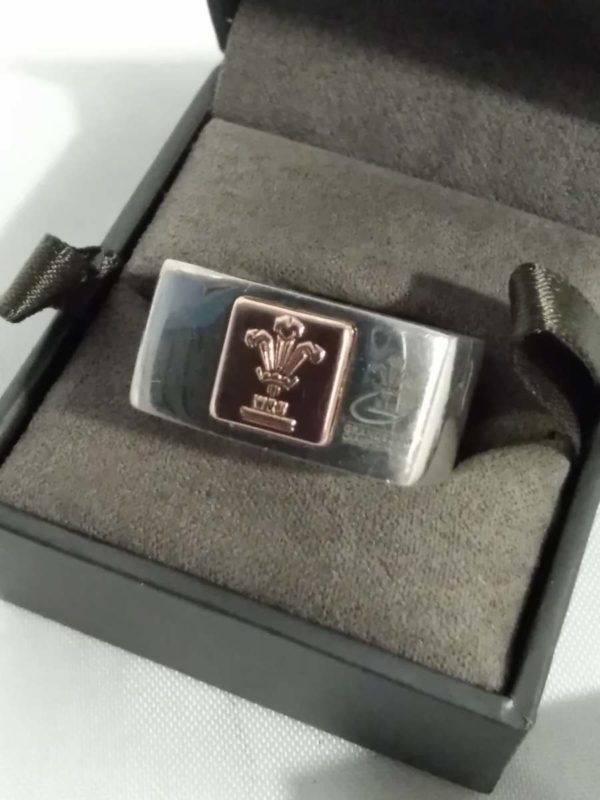 lot 117 sterling silver & Rose gold Clogau WRU Grand Slam champions 2012 Gents Ring - Image 6