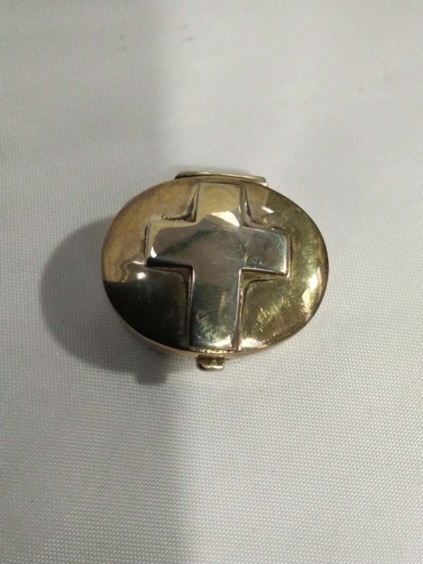 lot 122 collectable small sterling silver pill box