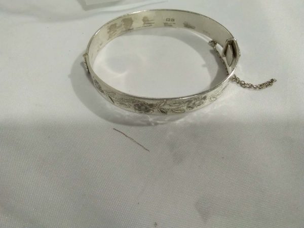 lot 130 Hallmarked Sterling silver hinged engraved bangle - Image 2