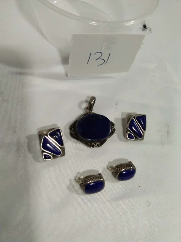 lot 131 attractive sterling silver lapis lazuli pendant & earrings