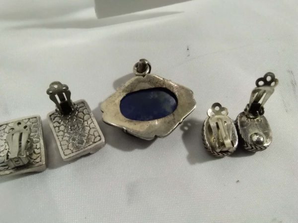 lot 131 attractive sterling silver lapis lazuli pendant & earrings - Image 3