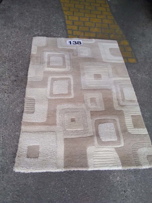 lot 138 beige floor rug 100% wool pile made in India