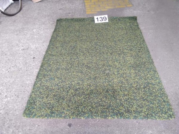 lot 139 large floor rug ( green) - Image 2