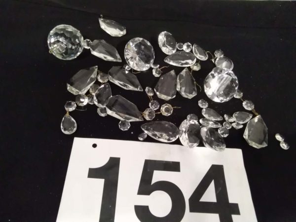 lot 154 quantity of glass crystals - Image 2