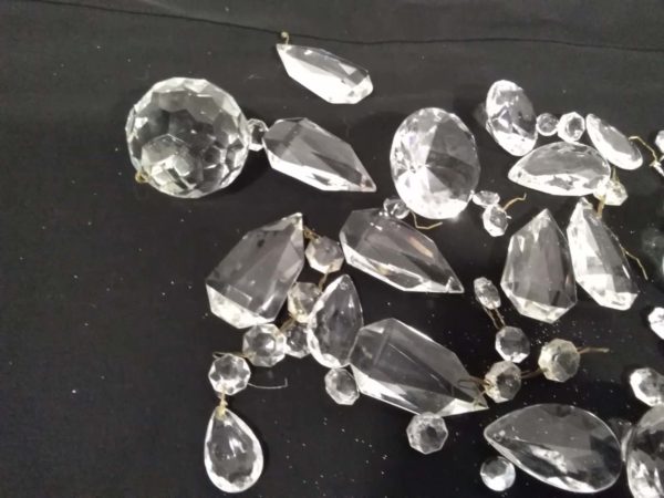 lot 154 quantity of glass crystals - Image 3