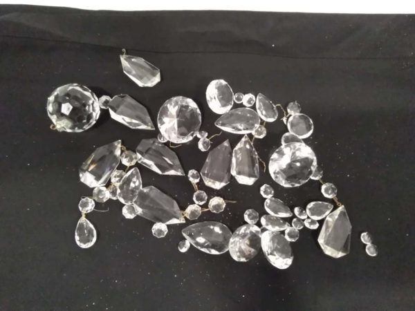 lot 154 quantity of glass crystals