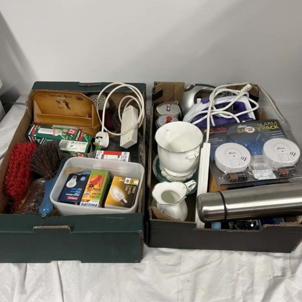 Lot NT 1047 Kitchen Items – Light Bulbs, Smoke Detector, ETC