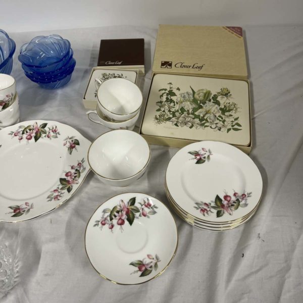 Lot NT1061 – Tea Set + Bowls + Table Mats - Image 3