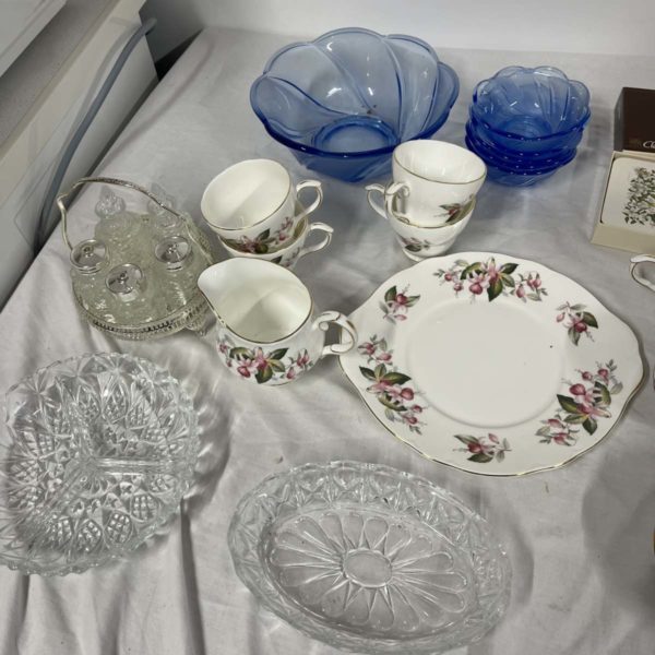 Lot NT1061 – Tea Set + Bowls + Table Mats - Image 4