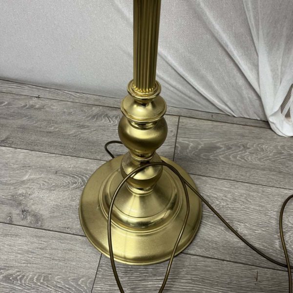 Lot NT1069 – Standard Lamp  + Shade () - Image 4