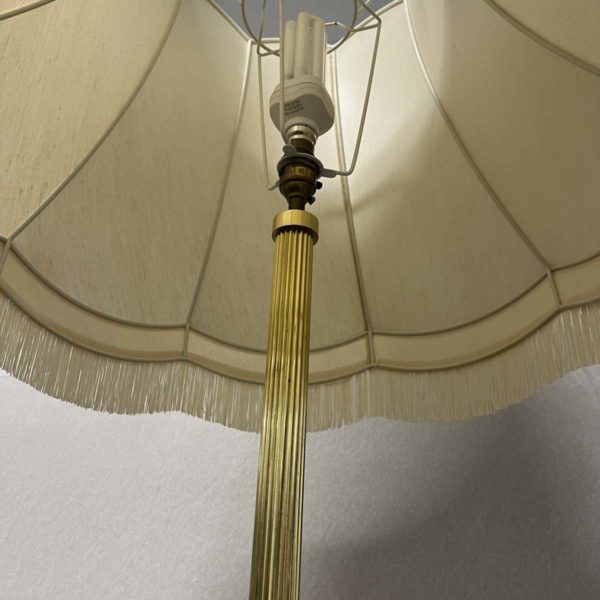 Lot NT1069 – Standard Lamp  + Shade () - Image 3