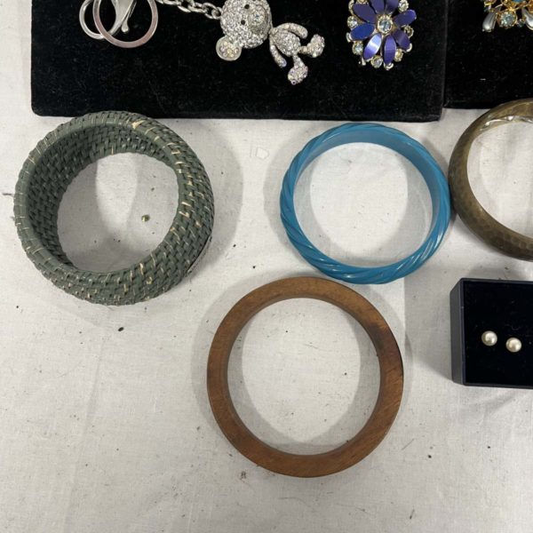 Lot 1099 – Assortment Of Broches, Bangles + A Pair Of Ear Rings (Fforestfach collection) - Image 5