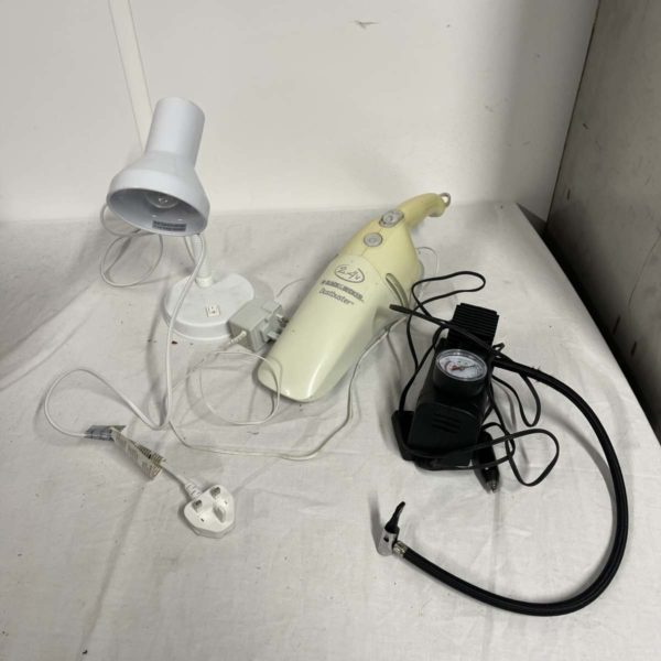 Lot MW1103 – Tyre Pressure Pump / Lamp / Handheld Hoover (Collection Fforestfach)