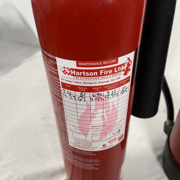 Lot MW1106 – Two Fire Extinguishers CO2 + Foam (Collection Fforestfach) - Image 3