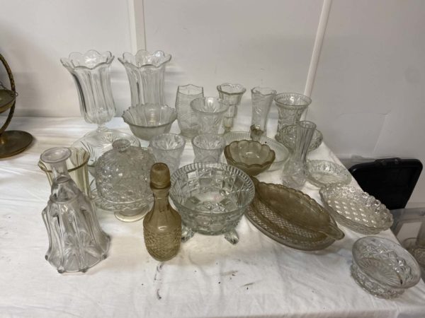 LOT LH1006-LARGE AMOUNT OF GLASS WARE