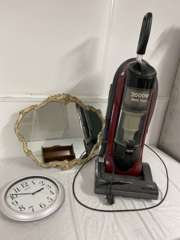 NT1077 – Panasonic Hoover Tested + Mirror + Clock (Fforestfach collection)