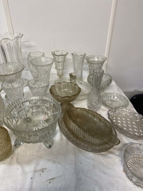 LOT LH1006-LARGE AMOUNT OF GLASS WARE - Image 3