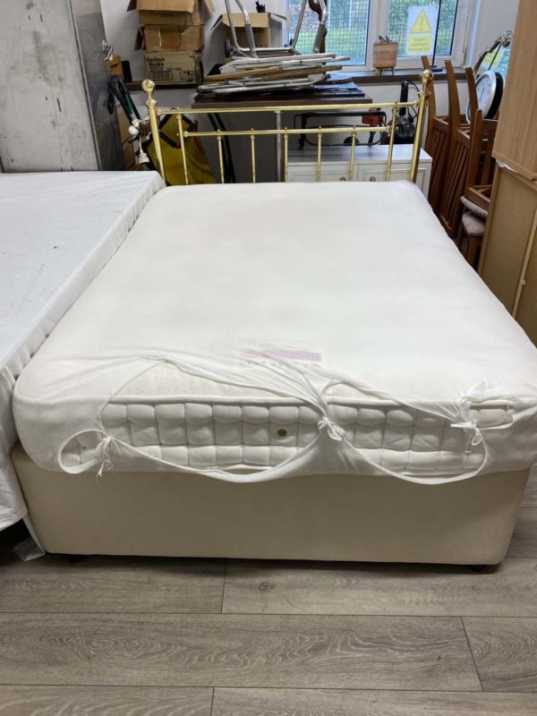 Lot NT1082 – Double Divan Bed With 4 Drawers + Headboard + Cherry 5750 Mattress (Fforestfach collection)