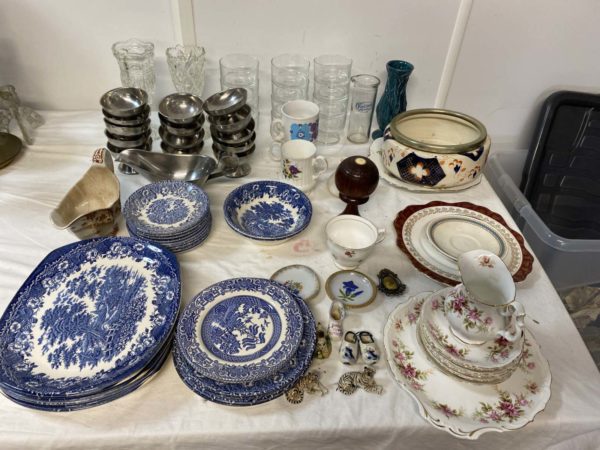 LOT LH1008-MIXED ITEMS INC METAL WARE