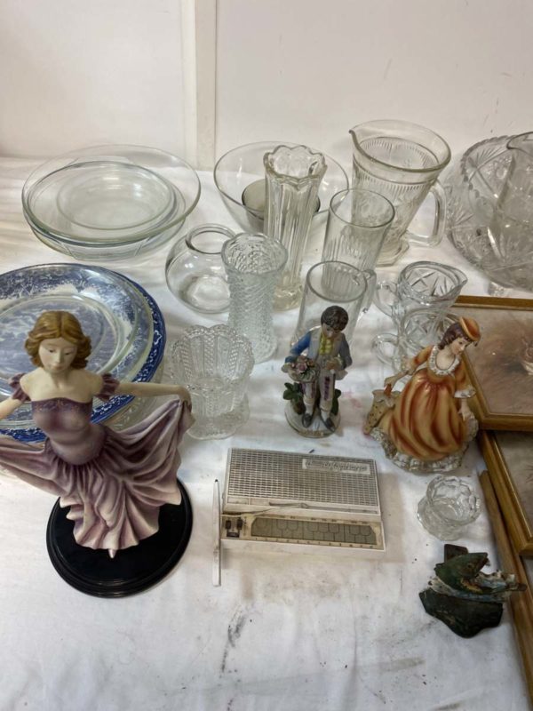 LOT LH1009-MIX OF ITEMS GLASS WARE AND PICTURES - Image 4