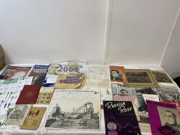 LOT JB1021-MIXED LOT OF VINTAGE EPHEMERA