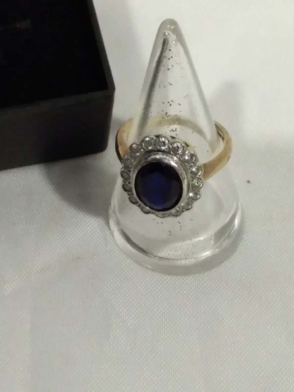 lot 166  9ct gold Sapphire ring approx. 4.1gms size M