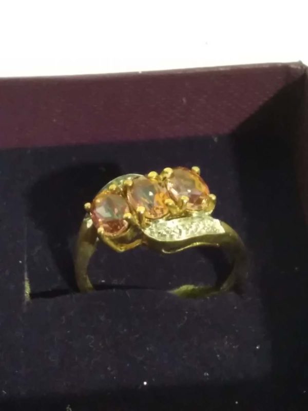 lot 167 9ct gold ring approx. 2.4gms size M - Image 4