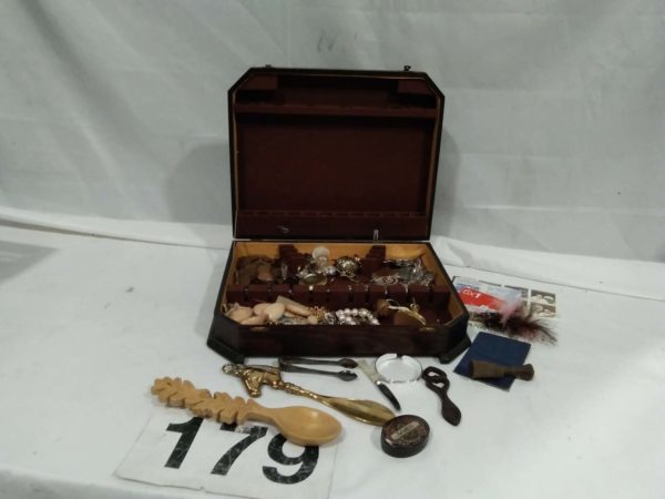 lot 179 cutlery box and curios