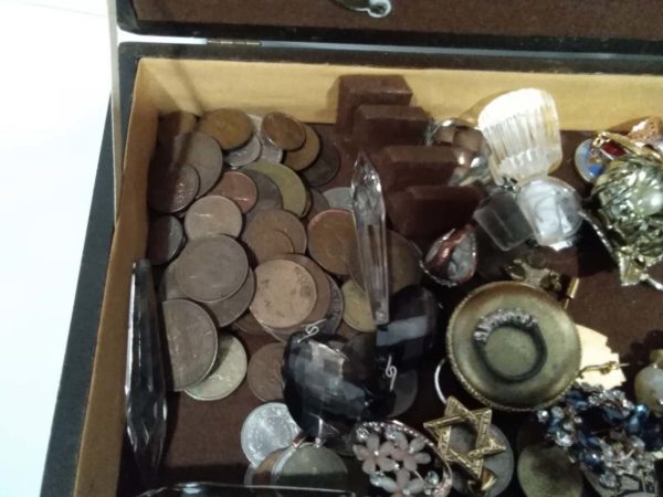 lot 179 cutlery box and curios - Image 5