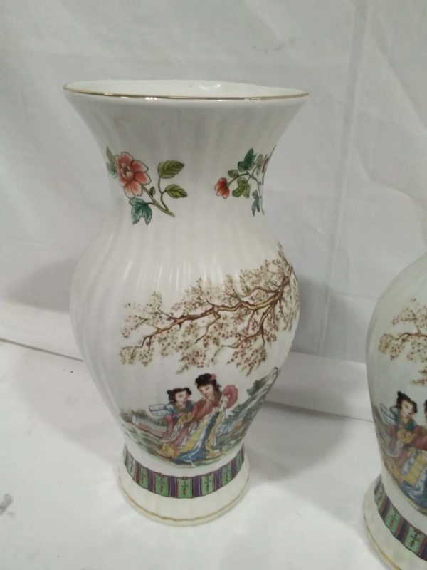 lot 184 oriental pair of vases 12″ tall - Image 5