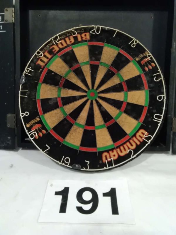 lot 191 dart board and case - Image 2