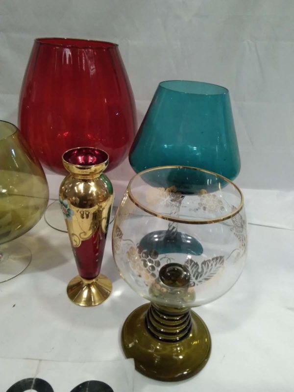 lot 192 collection of coloured glass vases - Image 4