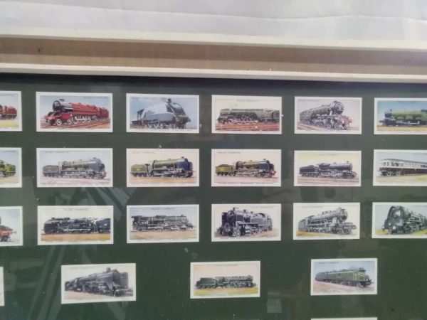 lot 200 2 framed cigarette cards Train theme - Image 5