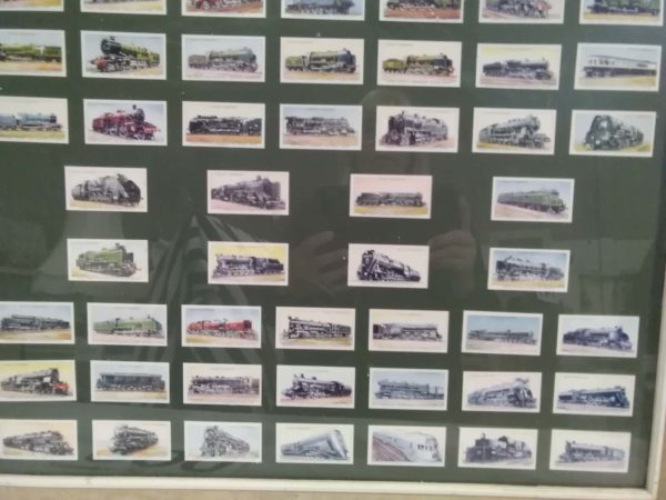 lot 200 2 framed cigarette cards Train theme - Image 4