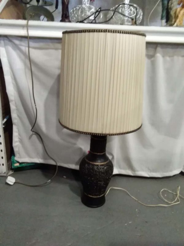 lot 207 8 various design lamps modern & vintage - Image 2