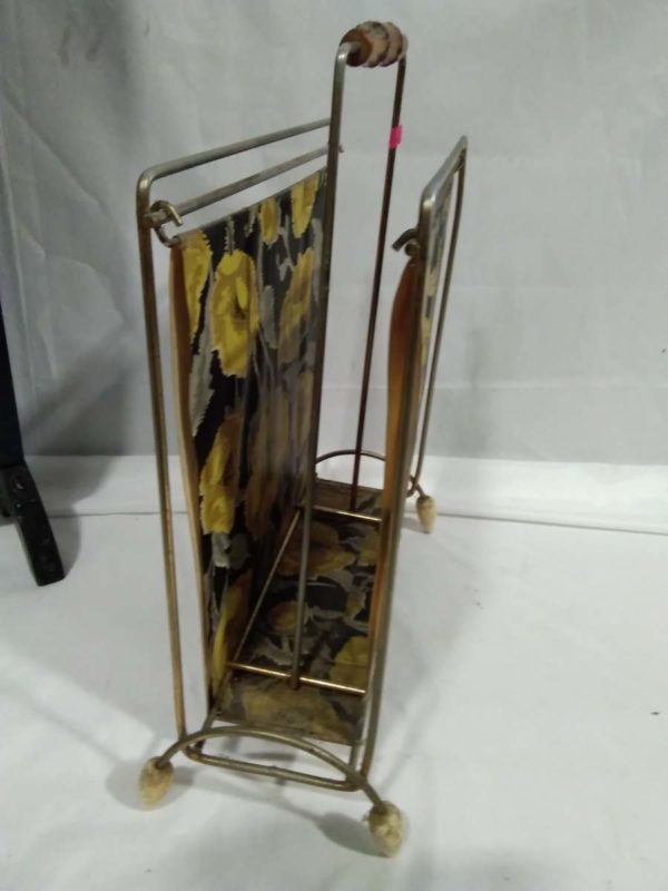 lot 208 wooden fire screen & retro magazine rack - Image 7