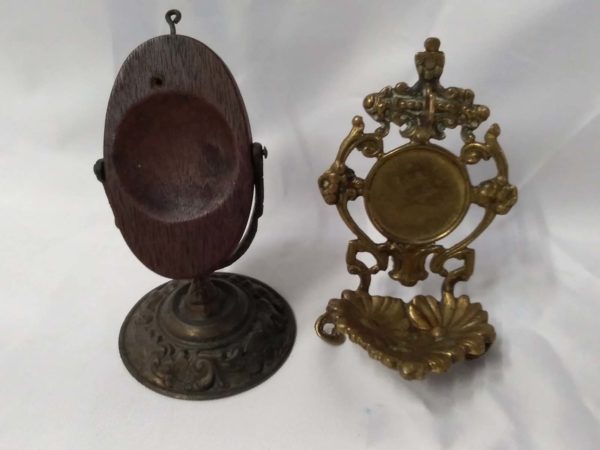 lot 213 2x vintage pocket watch stands