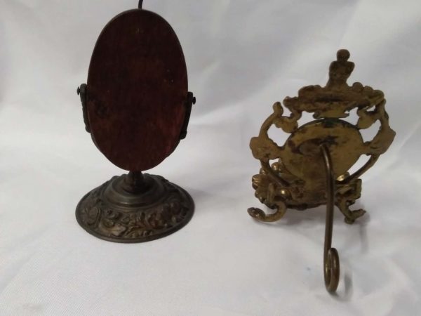 lot 213 2x vintage pocket watch stands - Image 4