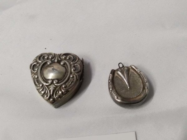 lot 218 anitque sterling silver heart pillbox & horseshoe locket