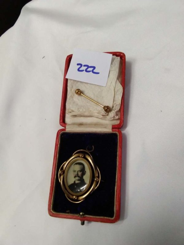 lot 222 cased Victorian Pinchbeck brooch & bar