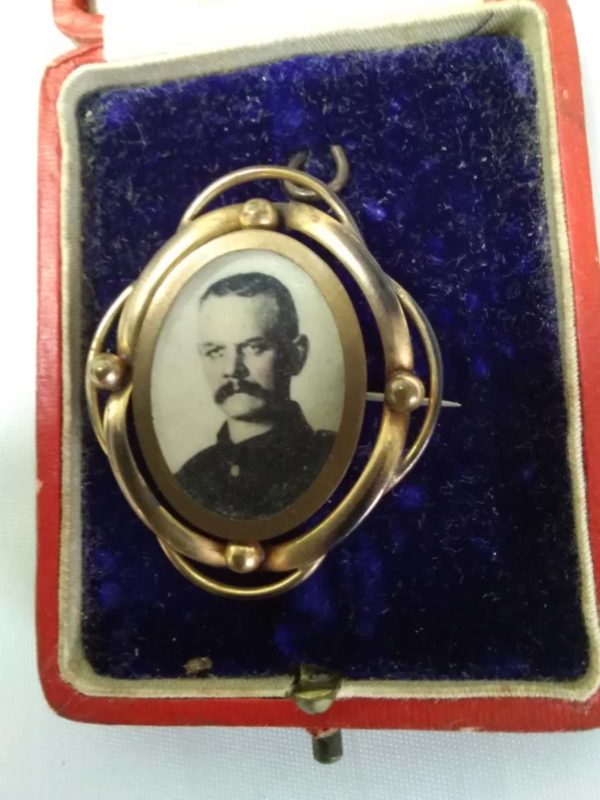 lot 222 cased Victorian Pinchbeck brooch & bar - Image 5