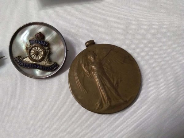 lot 225 WW! Victory medal , sweetheart badge & imperial service badge - Image 6