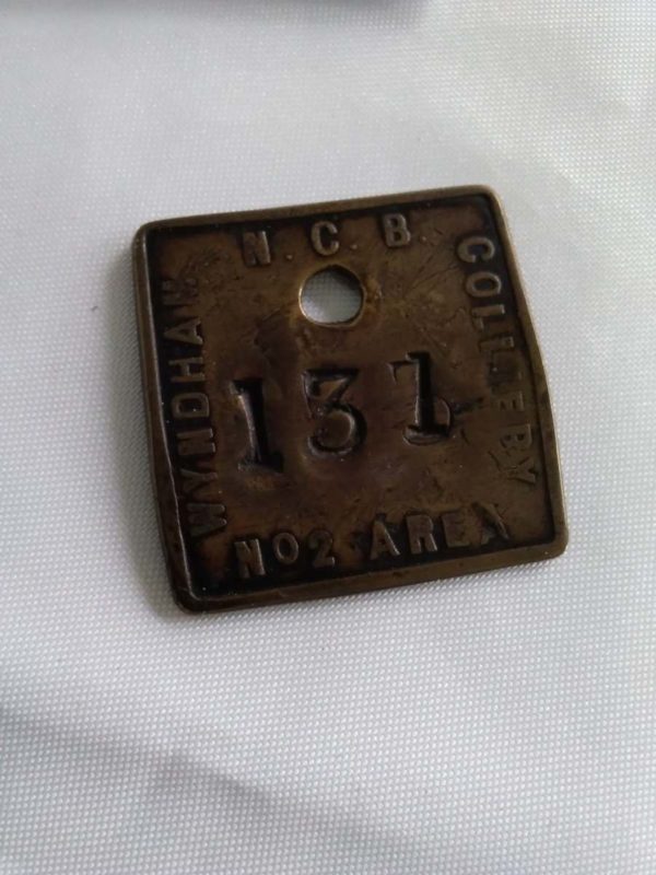 lot 226 collectable vintage wyndham collierty check