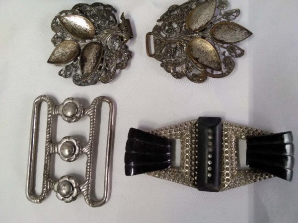 lot 229 collection of 4 vintage belt buckles - Image 3