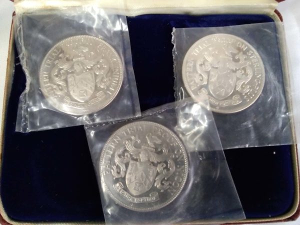 lot 235 2x vintage cased coin sets 1965 & 1966 - Image 5