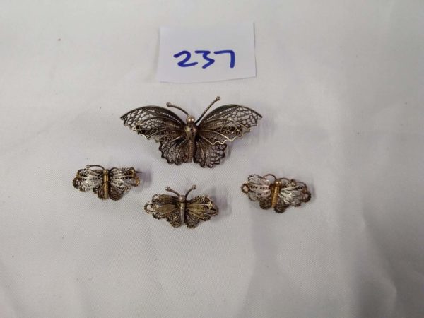 lot 237 collection of Gilt .800 silver filigree moth / butterfly brooches