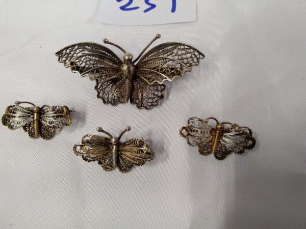 lot 237 collection of Gilt .800 silver filigree moth / butterfly brooches - Image 4