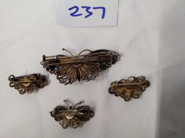 lot 237 collection of Gilt .800 silver filigree moth / butterfly brooches - Image 3