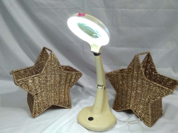 lot 252 2 star design baskets & magnifing lamp - Image 6