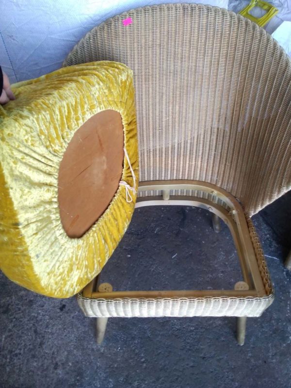 lot 272 wicker fan back chair & laundry basket - Image 4